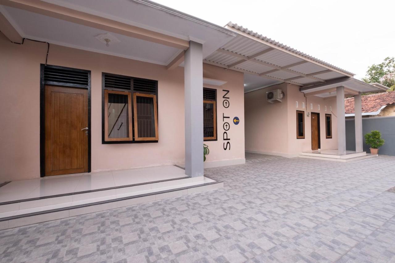 Spot On 1784 Tnc Residence Syariah Матарам Екстериор снимка